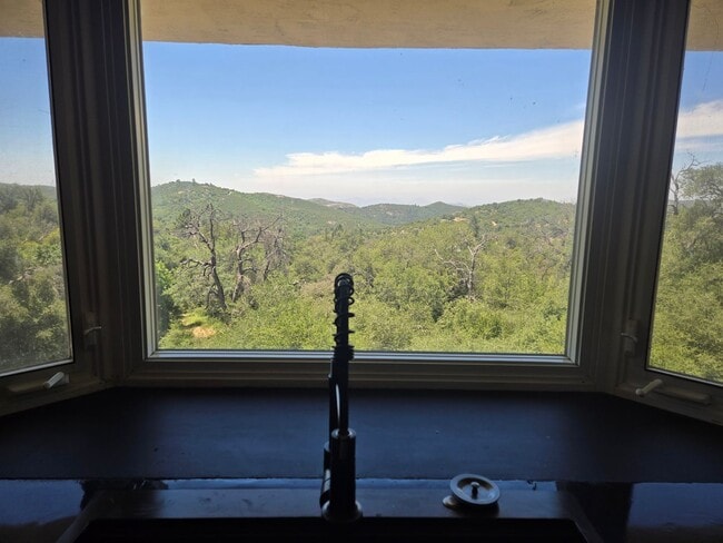 Building Photo - ?PRICE IMPROVED!!?Peaceful Mountain Home i...