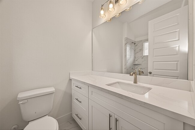 Building Photo - 1502 Hussion St