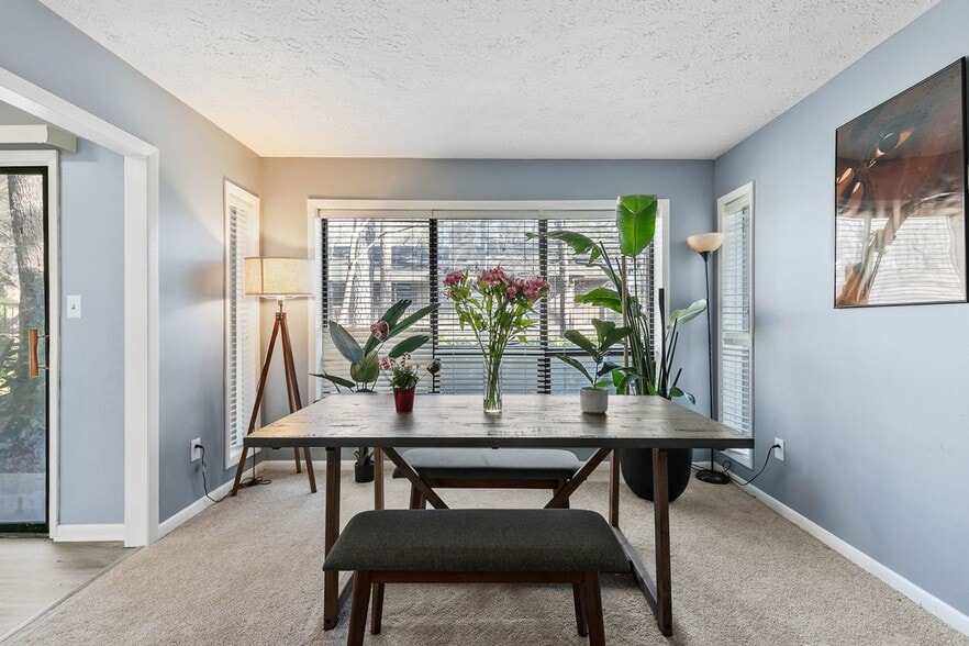 Building Photo - 8740 Roswell Rd