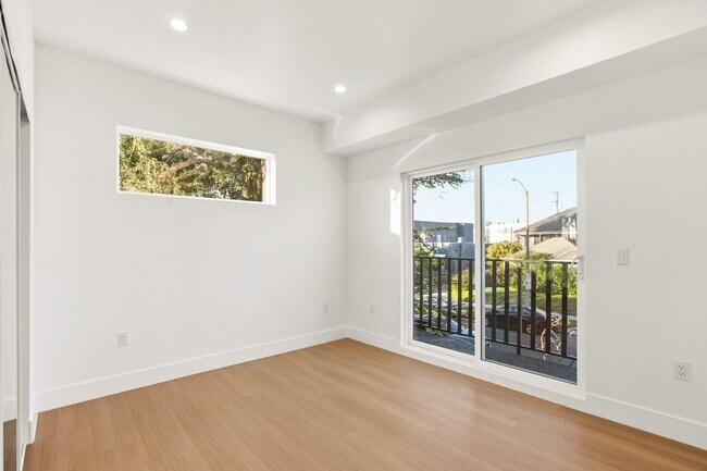 Building Photo - 828 N Detroit St