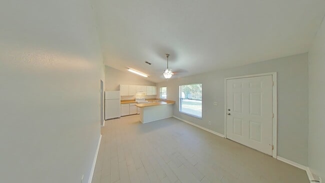 Building Photo - Cute and Cozy 1 Bed/1 Bath Apartment