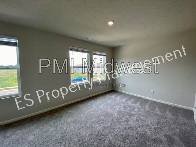 Building Photo - 2913 W Kings Cyn Dr