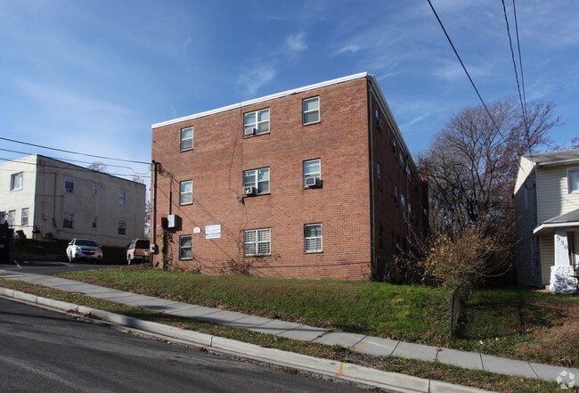 Building Photo - 526 59th St NE