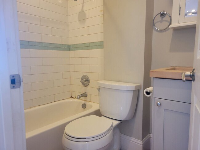 Building Photo - Charming 1910 Craftsman in the Heart of Do...