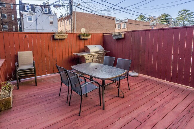 Building Photo - 2633 Adams Mill Rd NW