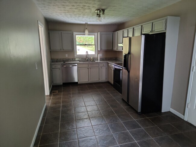 Building Photo - 2422 Happy Valley Cir