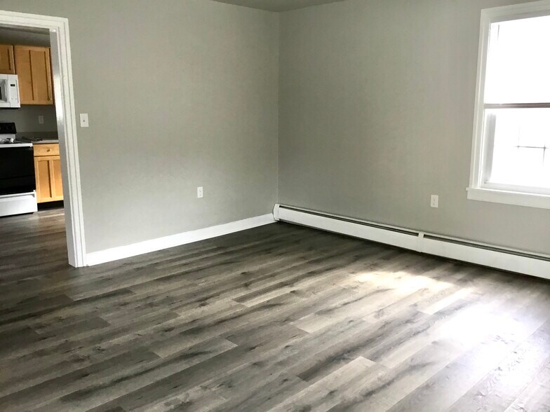 Building Photo - 6 S Ridge Rd