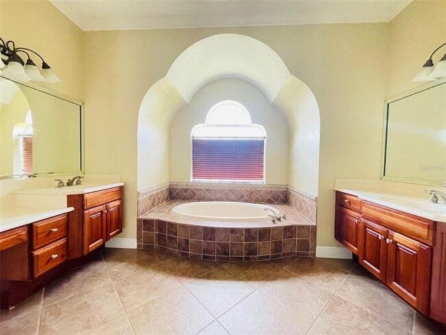 Building Photo - 4966 Keeneland Cir