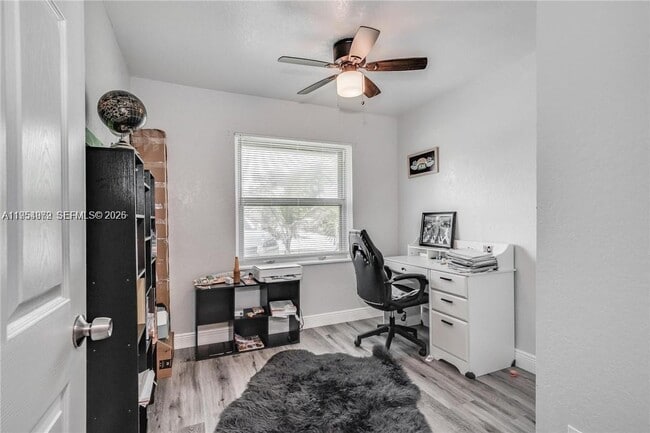 Building Photo - 4542 SW 25th Ave