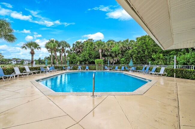 Building Photo - Furnished 2BR + Den Condo in Sapphire Lakes – Lake View, Amenities, 60-Day Minimum Stay