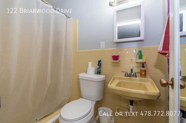 Building Photo - 122 Briarwood Dr