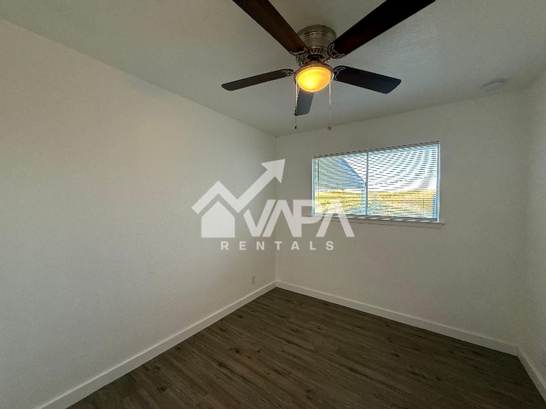 Building Photo - 1906 Wilsons Creek St