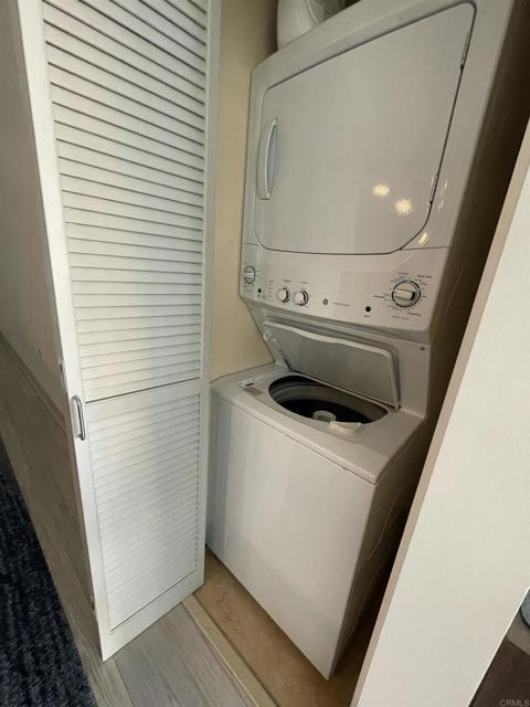 Building Photo - 425 W Beech St