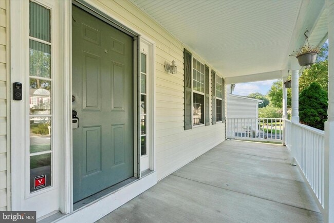 Building Photo - 2230 Community Dr