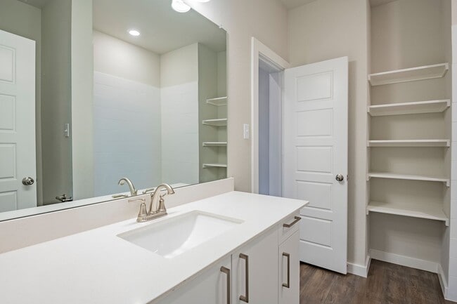 Building Photo - GORGEOUS 2 BEDROOM 2 BATH FOUR PLEX LOCATED IN MIDLOTHIAN ISD!