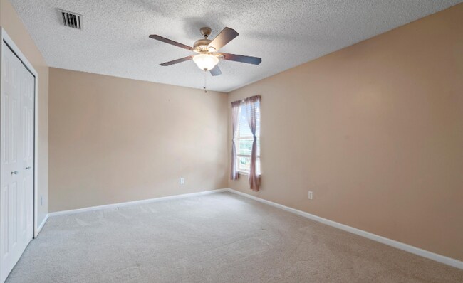 Building Photo - 4 Bedroom 2.5 Bath with in ground pool located in Lake Asbury