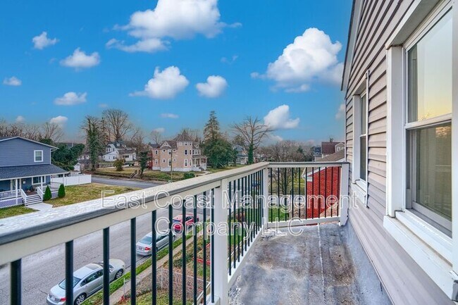 Building Photo - 4012 Fernhill Ave