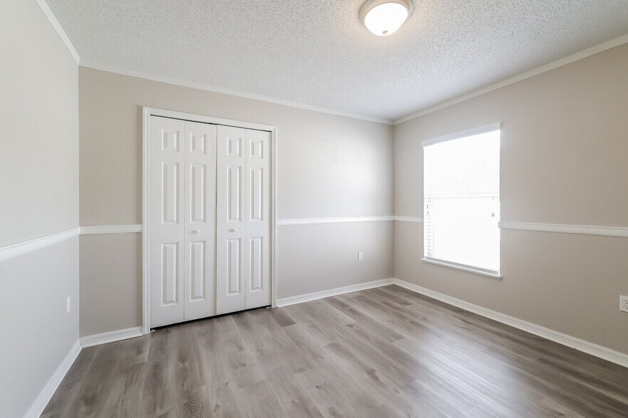 Building Photo - 16011 Chichester Ct