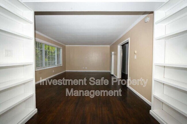 Building Photo - 4982 Baltimore Dr