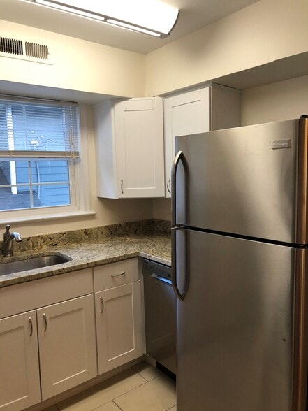 Kitchen - 104 Stewart Ave