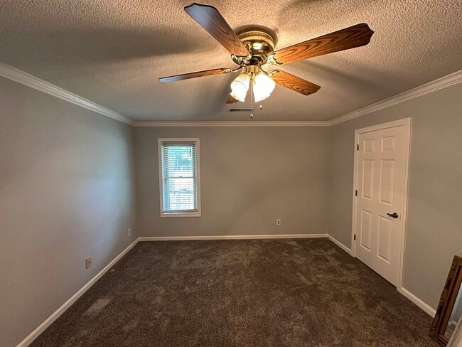 Building Photo - 9118 Fox Ridge Rd