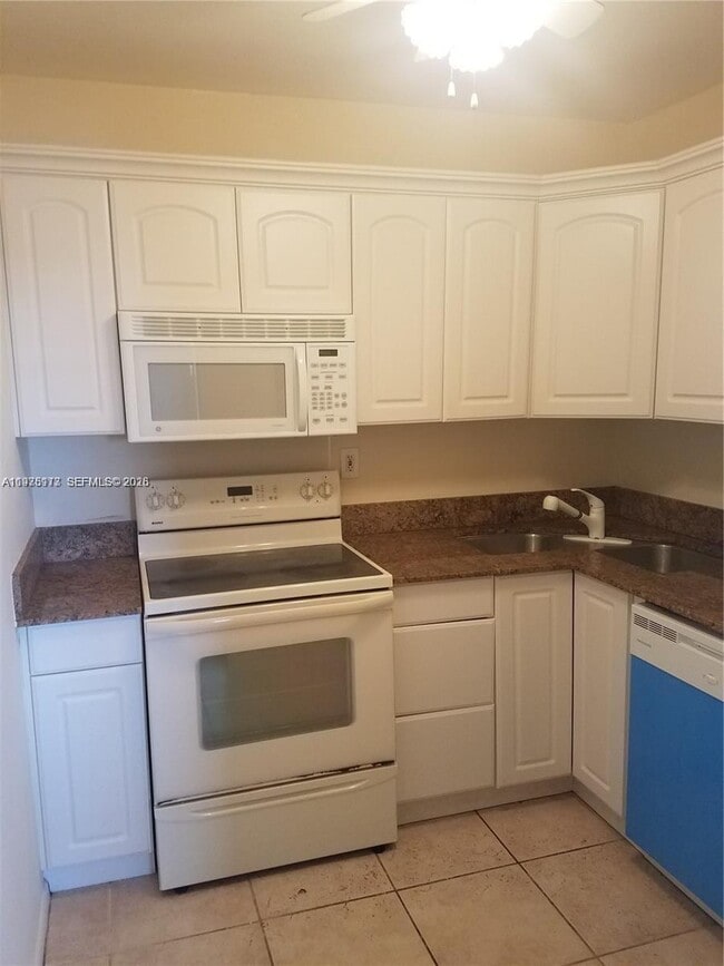 Building Photo - 5200 NE 24th Terrace