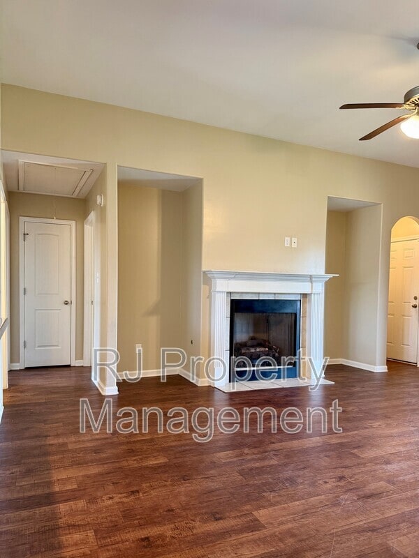 Building Photo - 5520 Kaitlyn Dr E