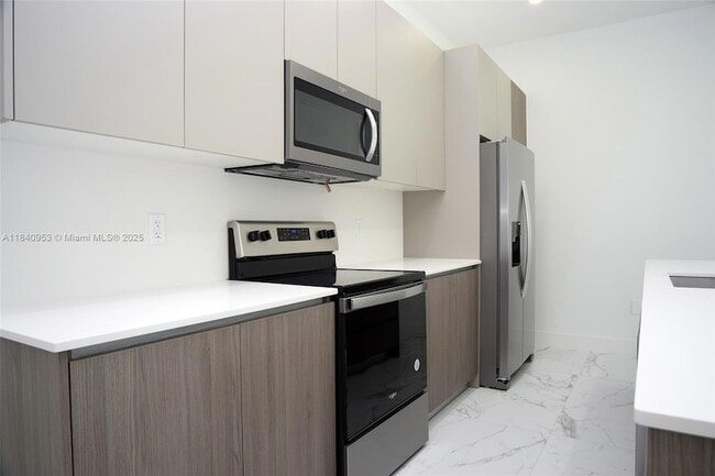 Building Photo - 4218 NE 7th Terrace