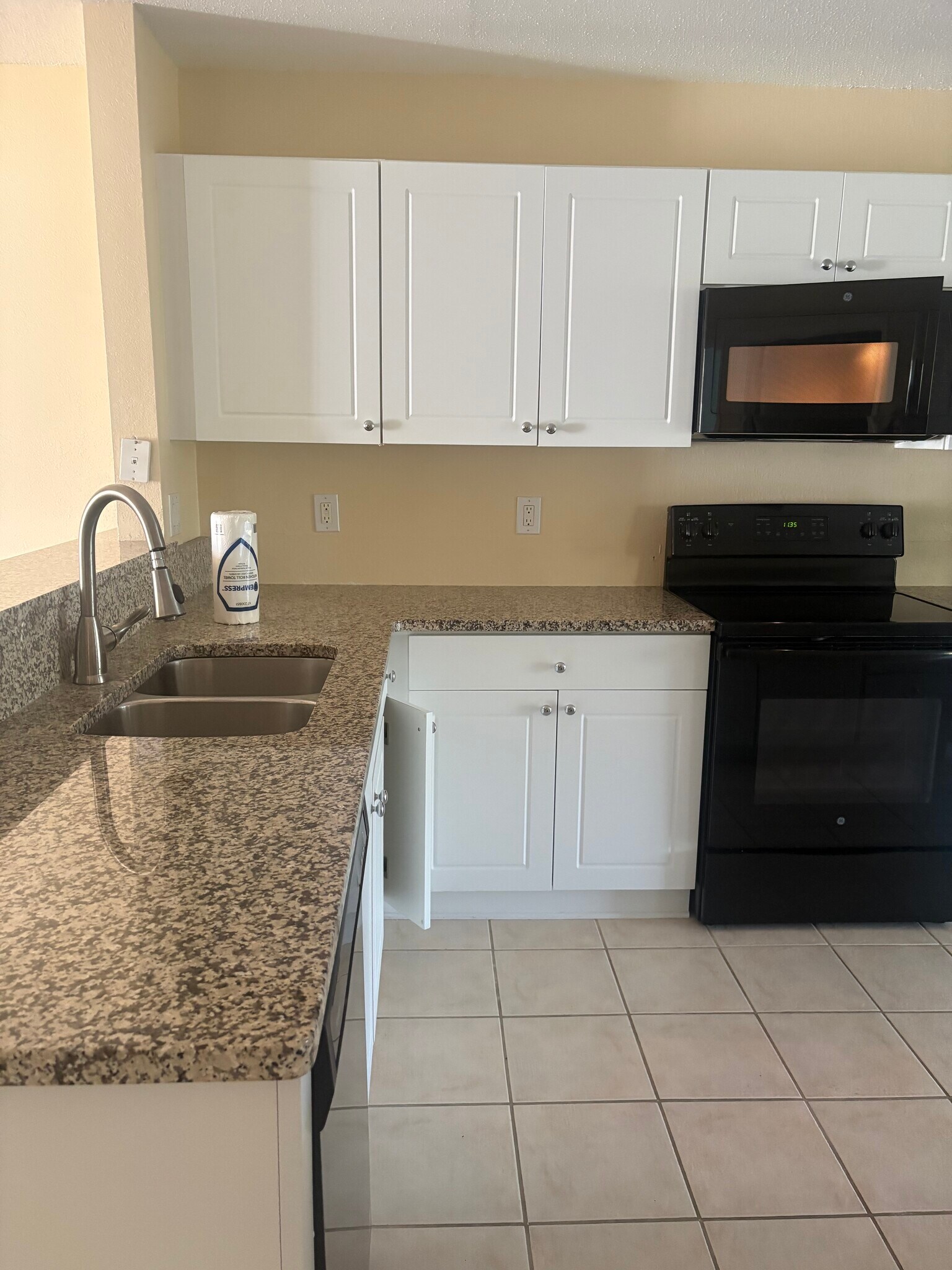 Kitchen - 3031 Meadow St