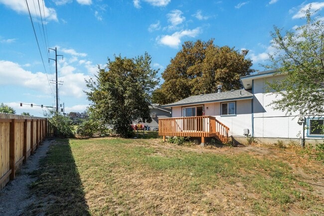 Building Photo - Beautiful Spokane Valley Duplex!!