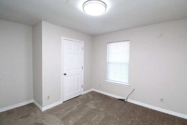 Building Photo - Updated 3BR Home in West Pensacola – Move-...