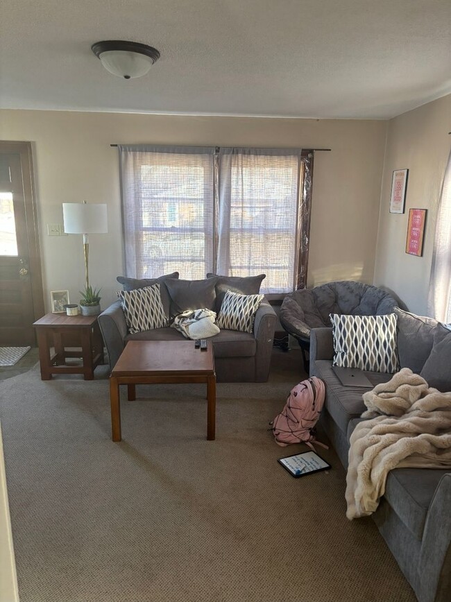 Building Photo - Available June 2026! 4 Bedroom House Close to Campus!