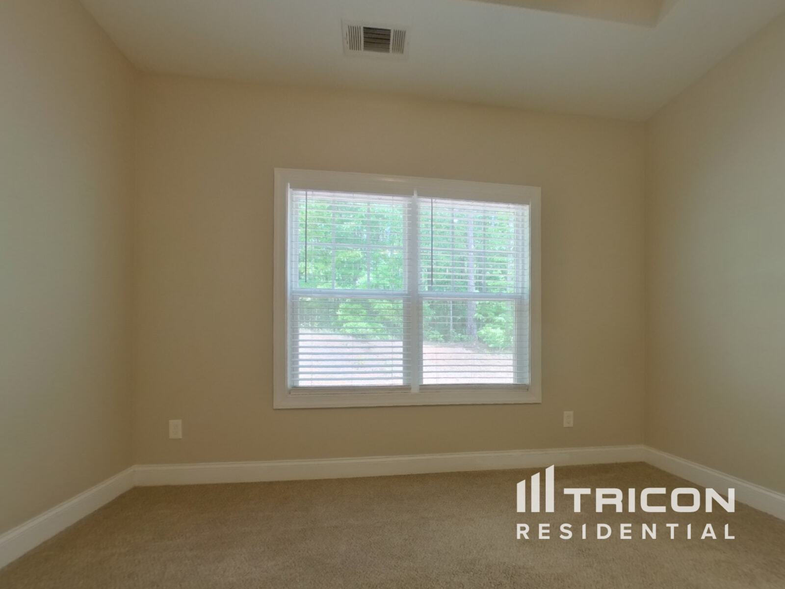 Building Photo - 128 Iverson Pl