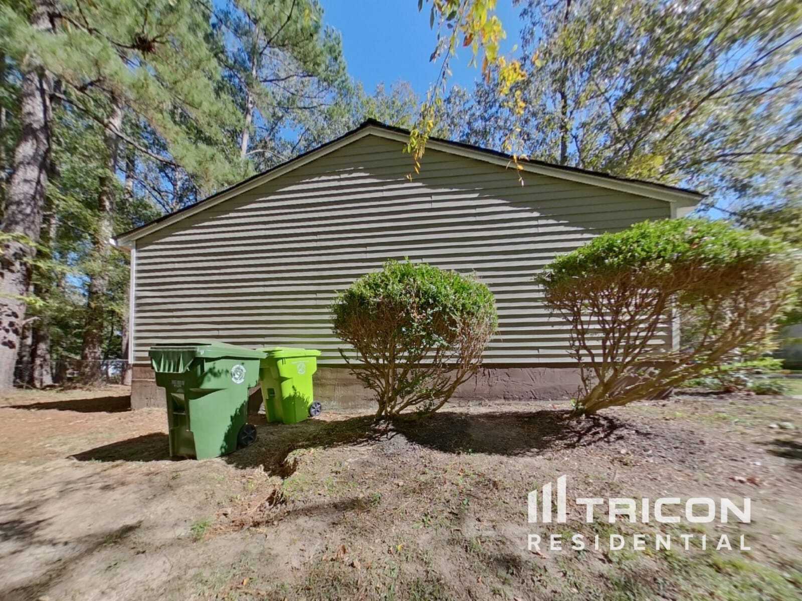 Building Photo - 201 Raintree Dr