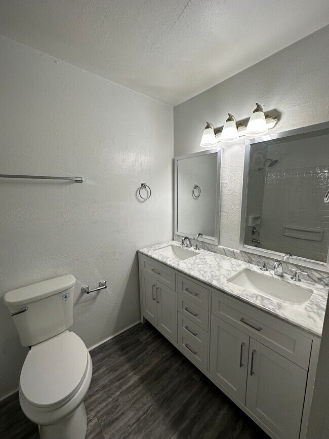Building Photo - Newly remodeled property!