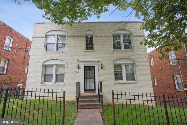 Building Photo - 2828 Buena Vista Terrace SE