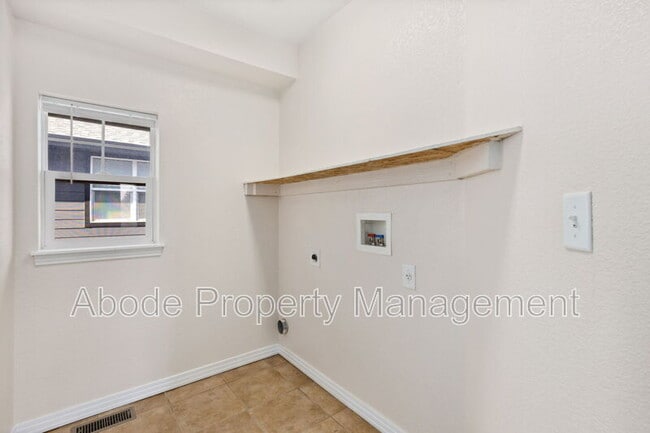 Building Photo - 2104 18th Ave