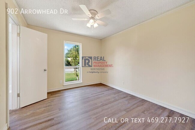 Building Photo - 902 Arrowhead Dr