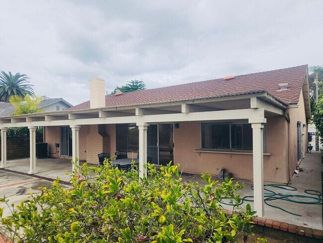 Building Photo - 23581 Via Calzada