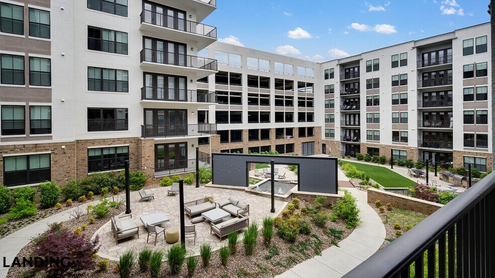 Building Photo - 2000 Aureum Dr