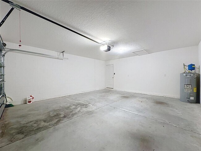 Building Photo - 1407 Hillsborough Way