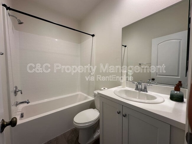 Building Photo - 10608 Appaloosa Ave