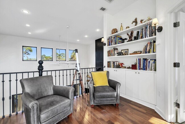 Building Photo - 1393 Sunset Beach Dr