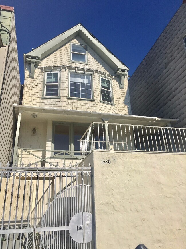 Building Photo - 1420 Taraval St