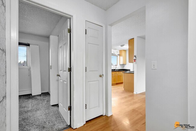 Building Photo - Cozy Abbott Loop Single Family Home w/ Garage & Fenced in Yard