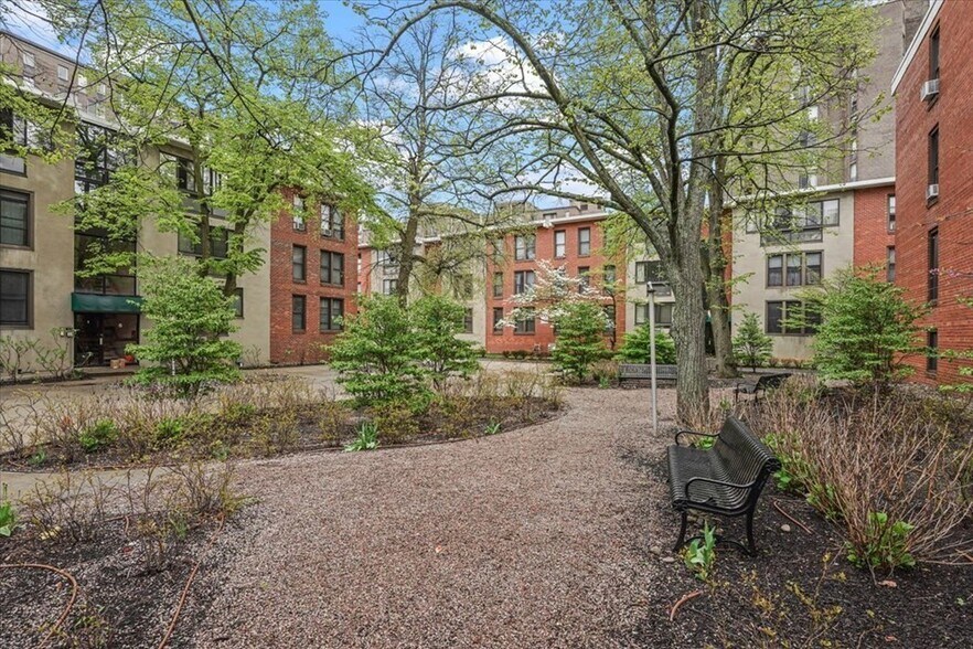 Building Photo - 10 Juniper St