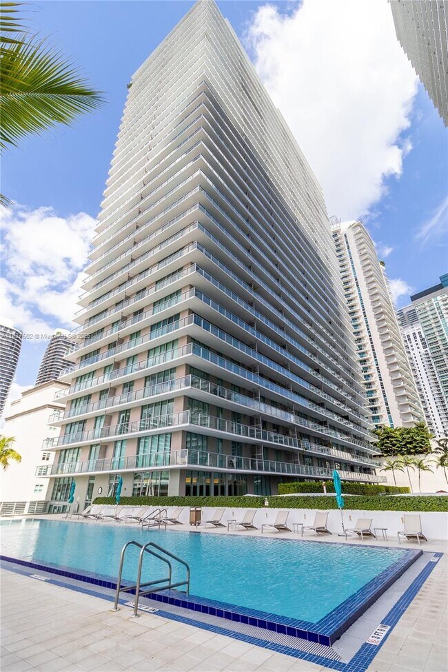 Building Photo - 1111 SW 1st Ave
