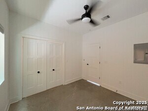 Building Photo - 2615 S Flores St