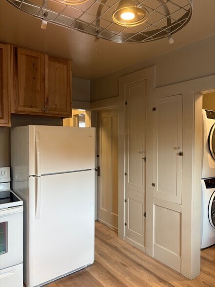 Kitchen - 529 Ridge St