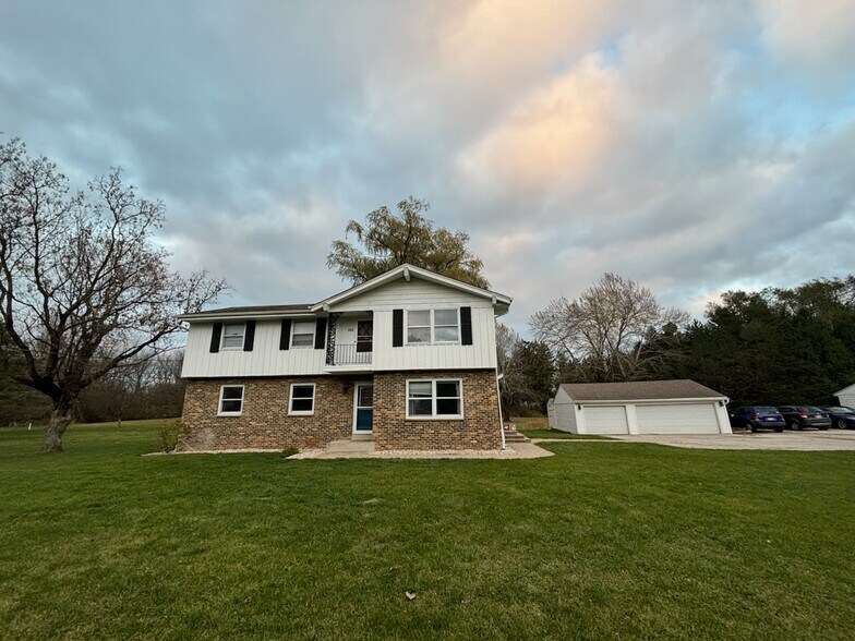 Building Photo - 2950 N 184th St